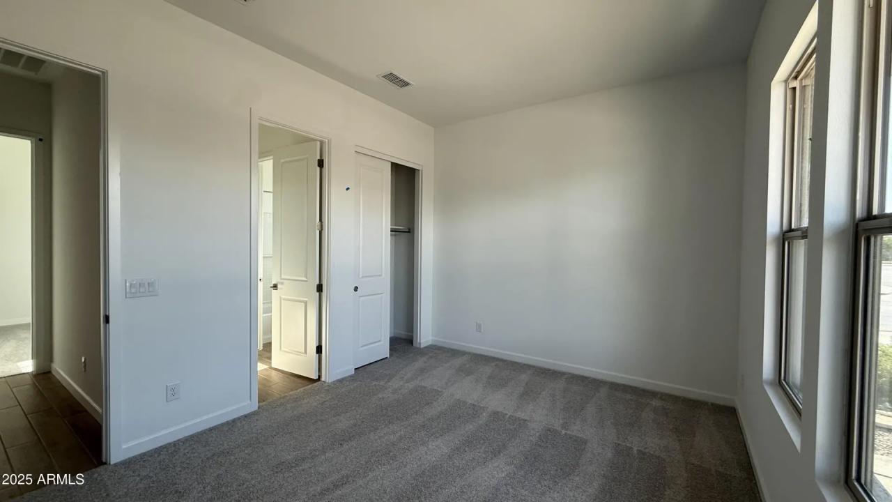 Real Estate Picture 7
