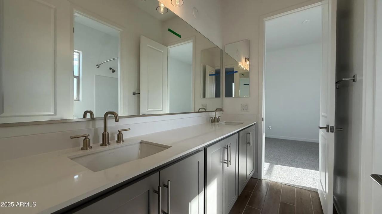 Real Estate Picture 8