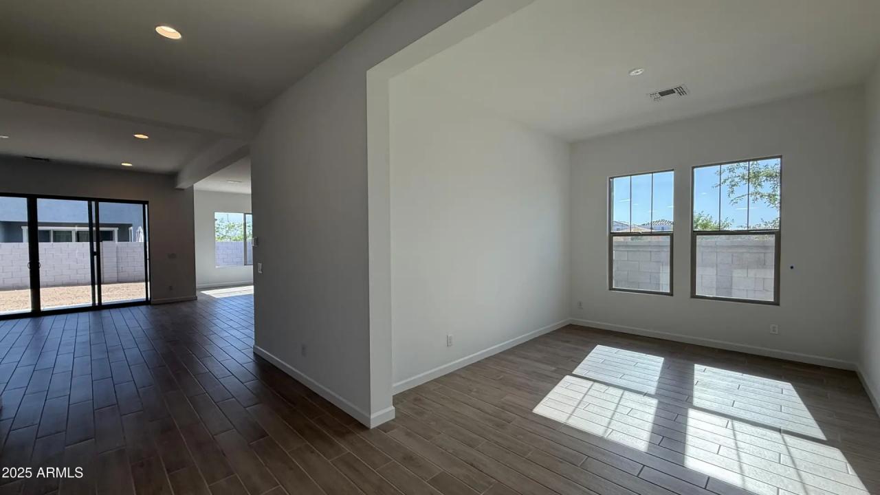 Real Estate Picture 11