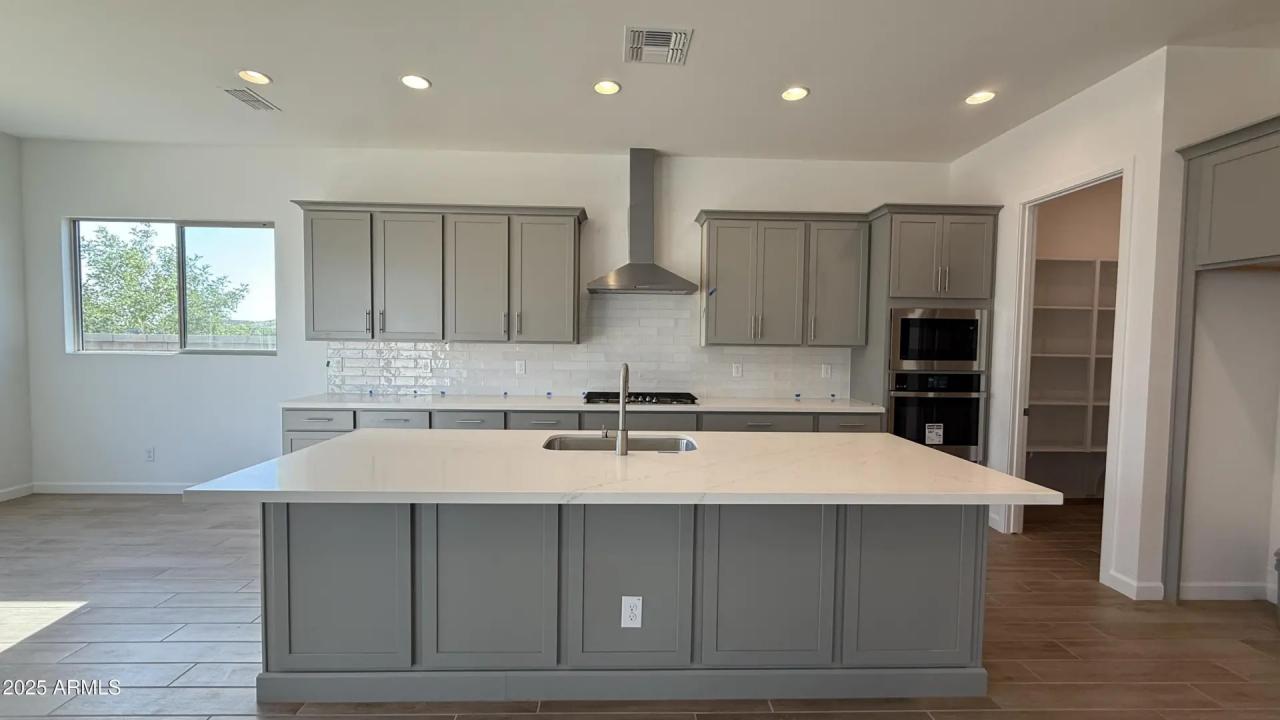 Real Estate Picture 13