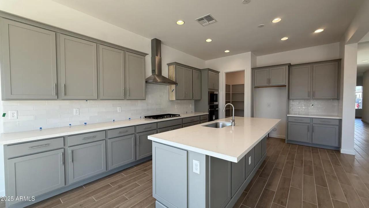 Real Estate Picture 14