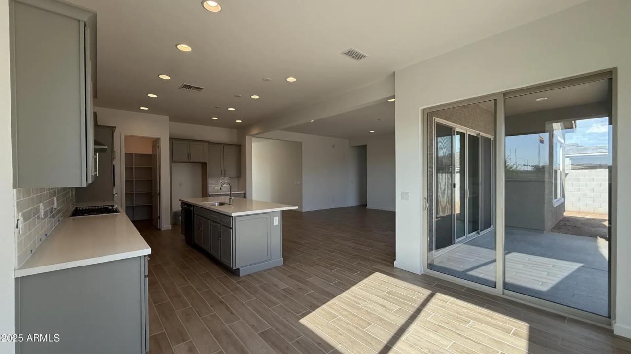 Real Estate Picture 15