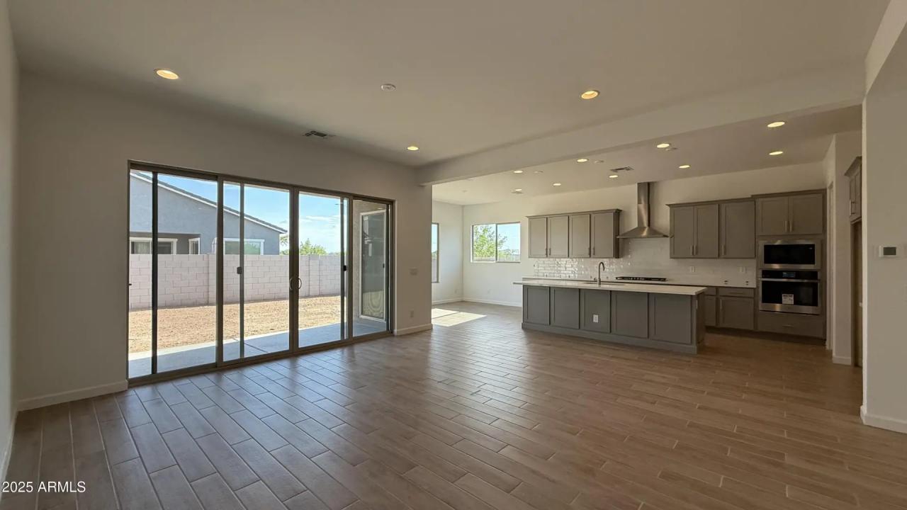 Real Estate Picture 16