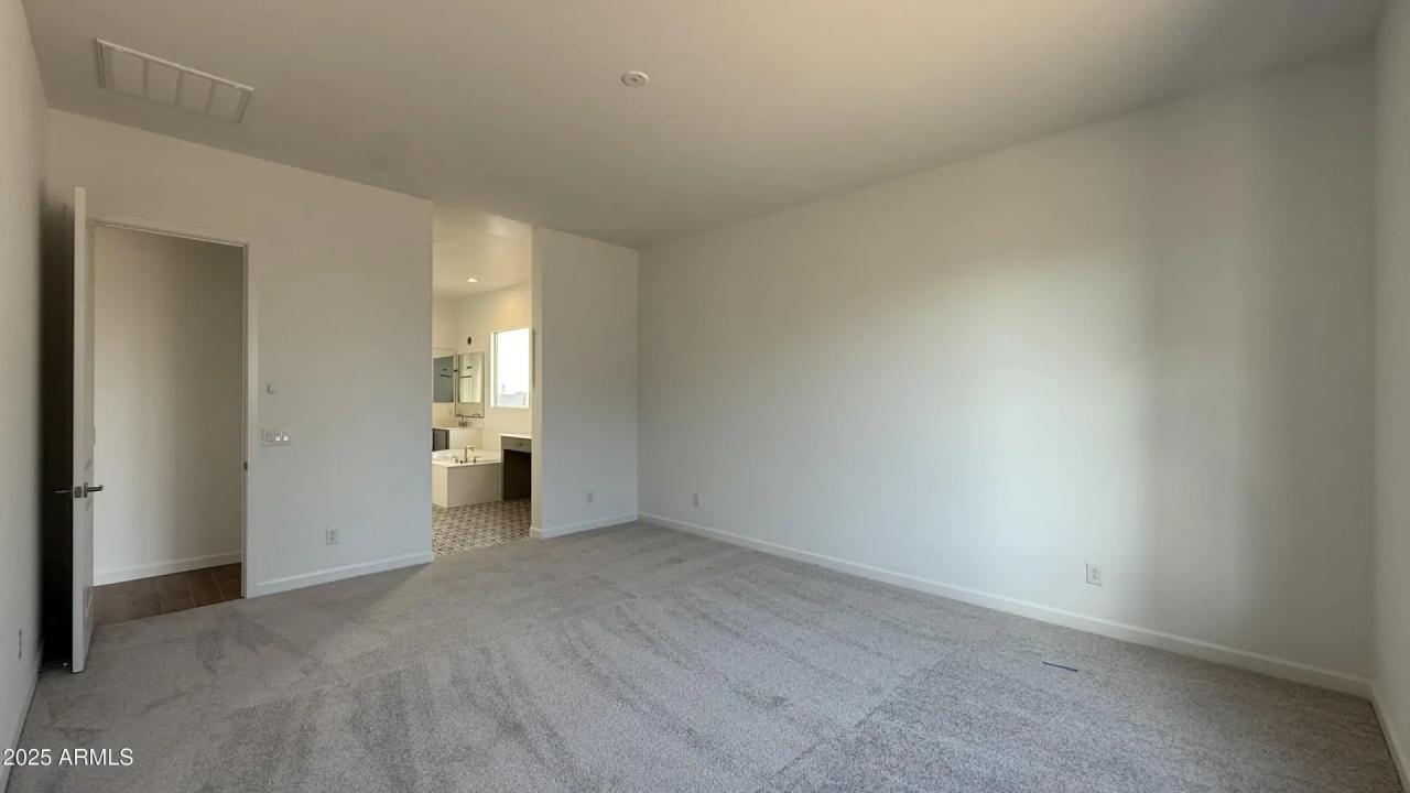 Real Estate Picture 18