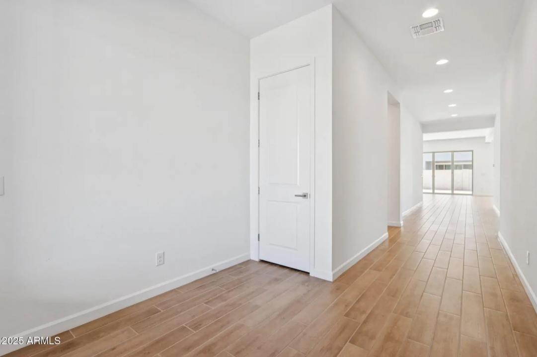 Real Estate Picture 6