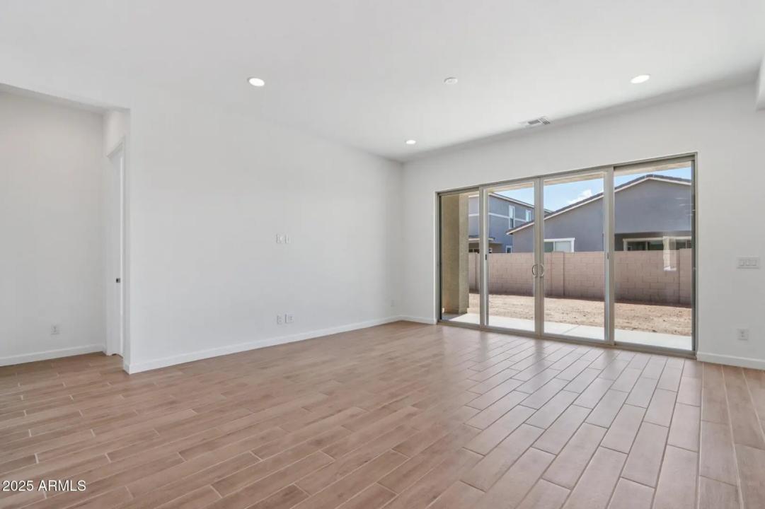 Real Estate Picture 7