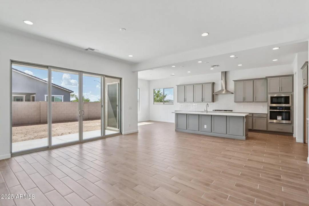 Real Estate Picture 8