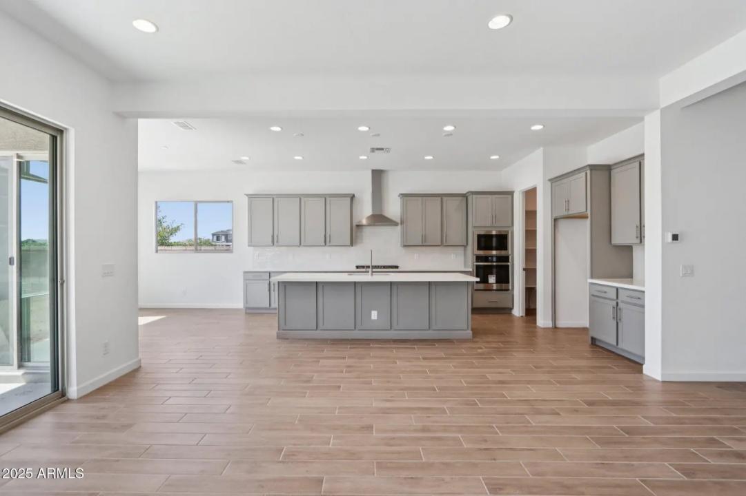Real Estate Picture 9