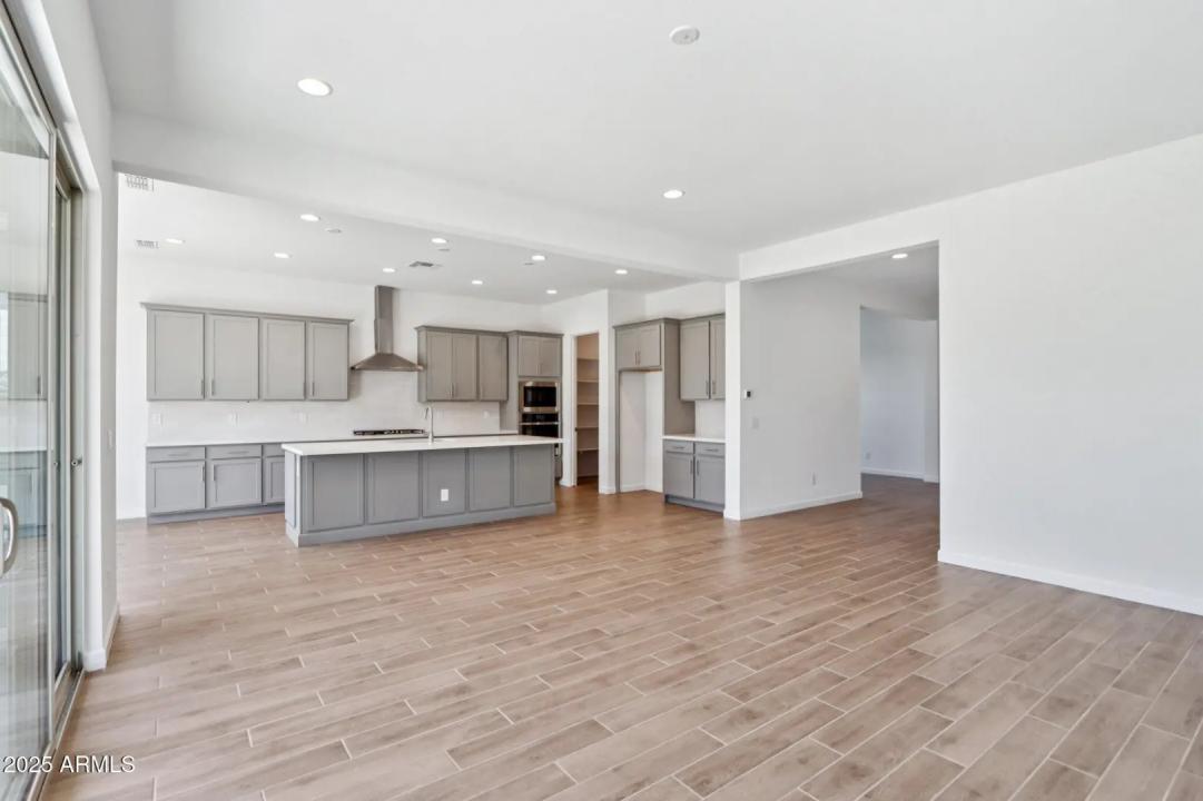 Real Estate Picture 10