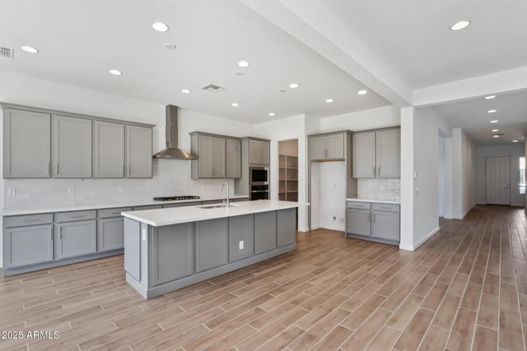 Real Estate Picture 11