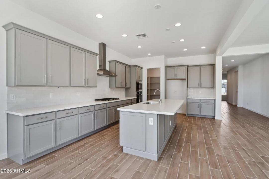Real Estate Picture 12