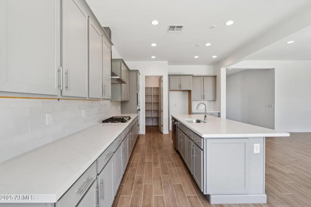 Real Estate Picture 13