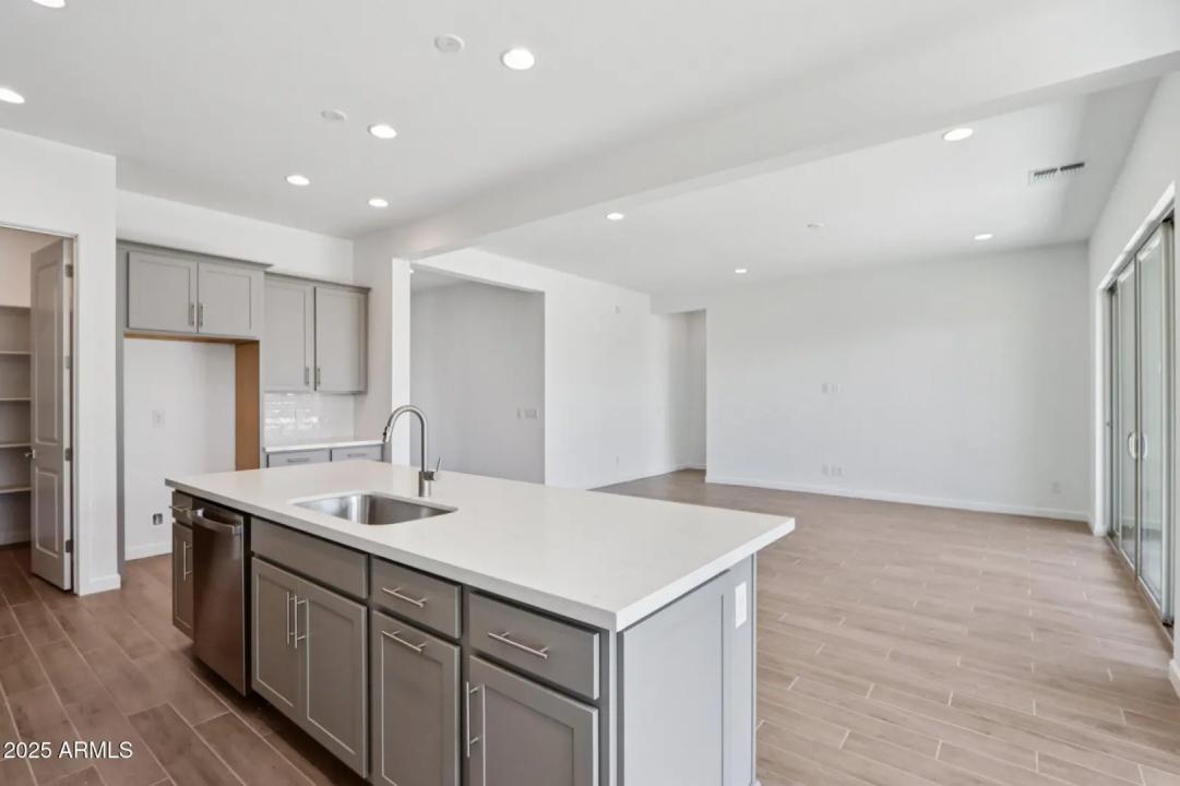 Real Estate Picture 14