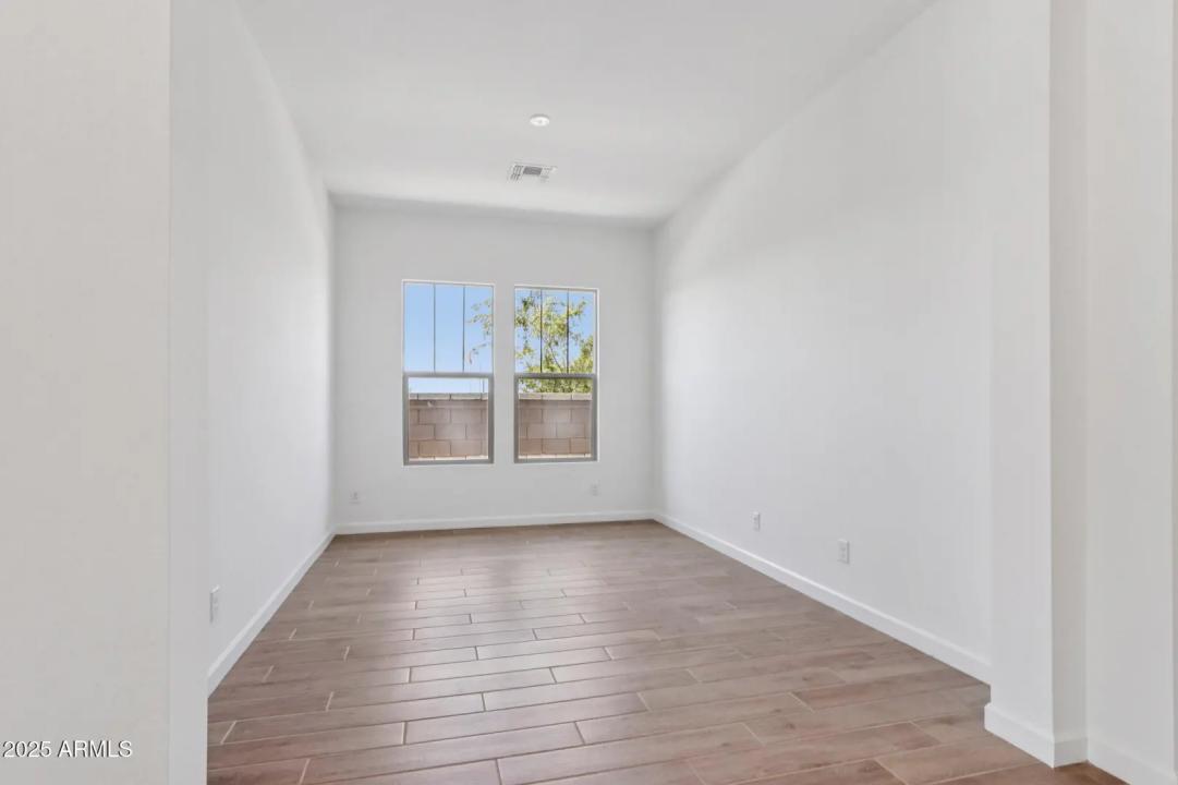 Real Estate Picture 15