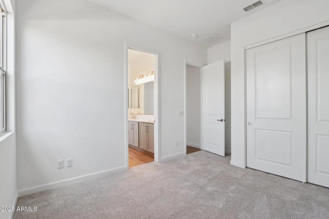 Real Estate Picture 24