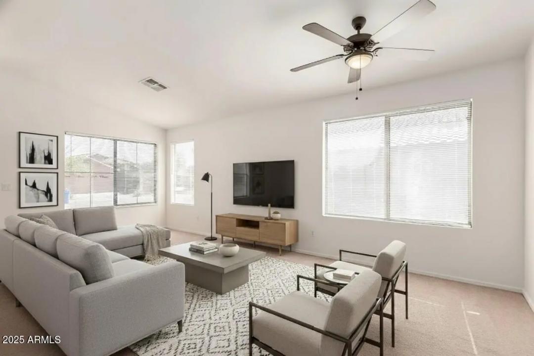 Real Estate Picture 8