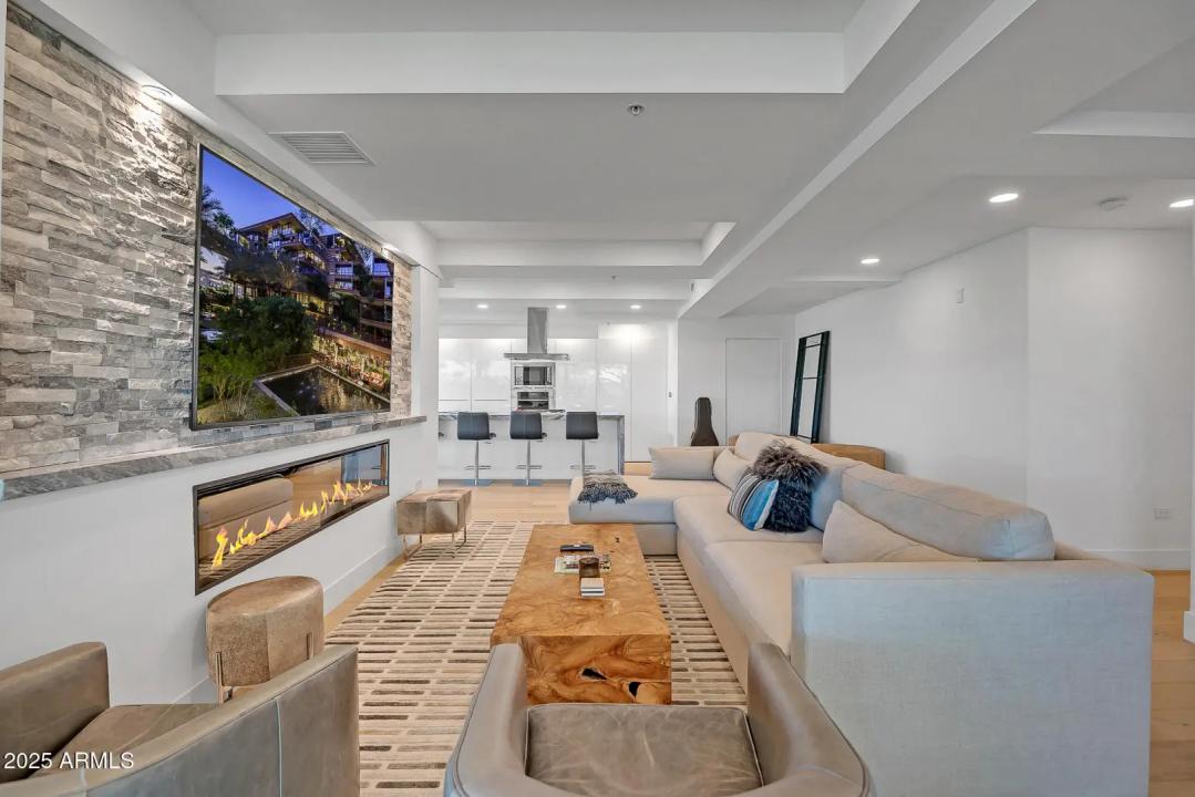 Real Estate Picture 7