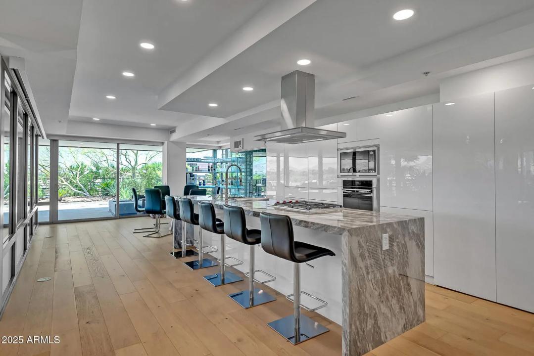 Real Estate Picture 10