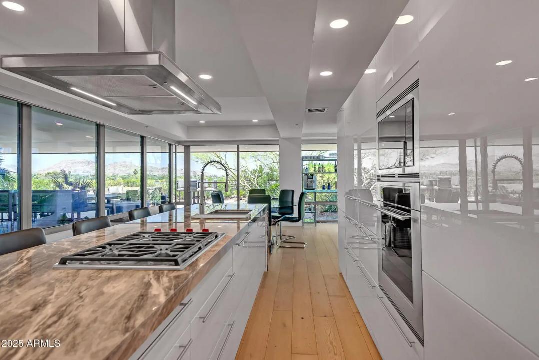 Real Estate Picture 12