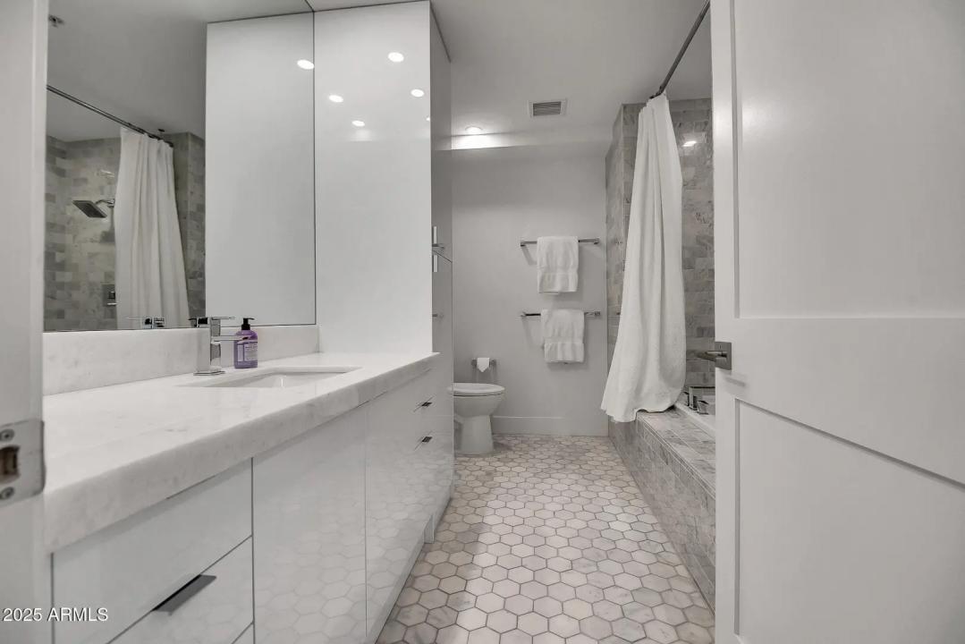 Real Estate Picture 22