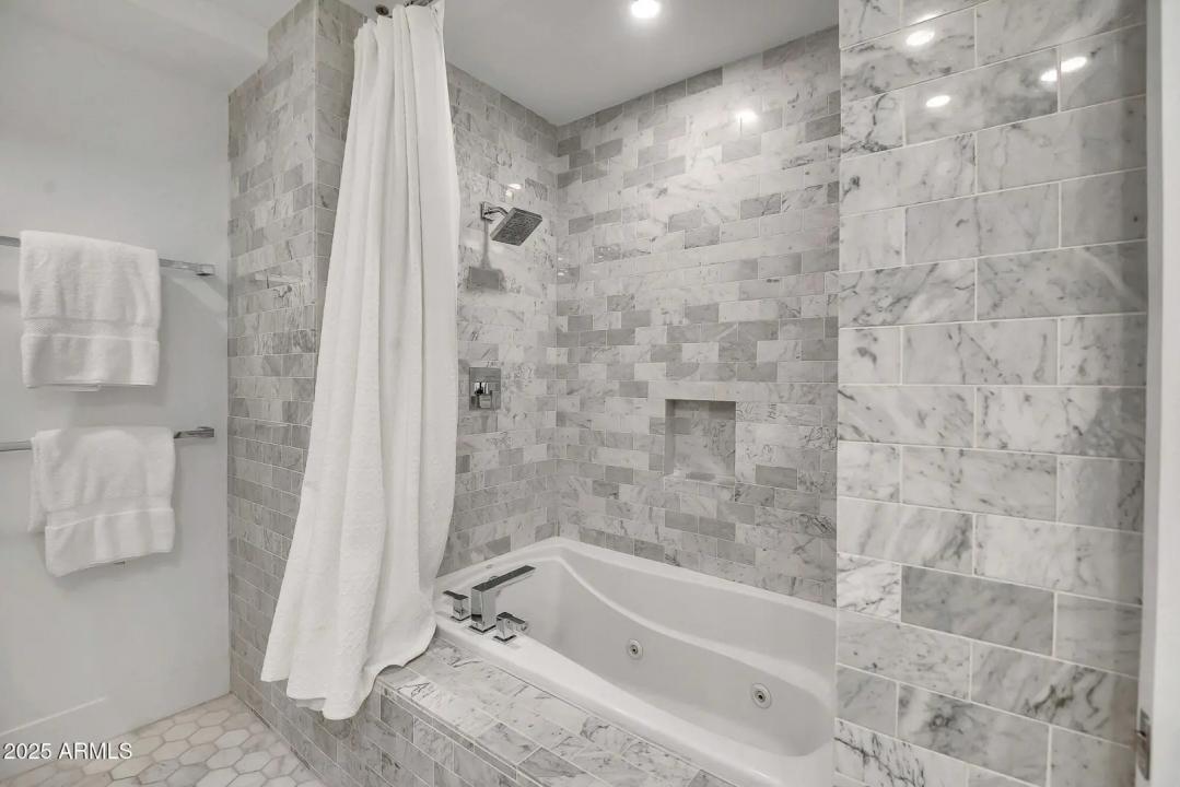 Real Estate Picture 23