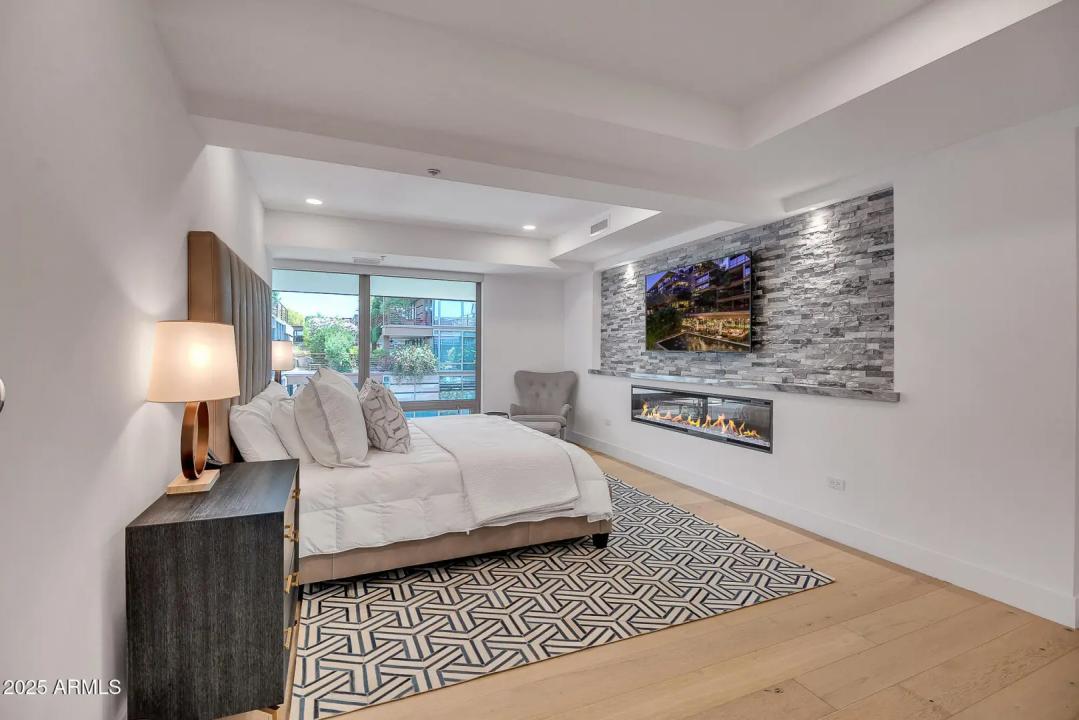 Real Estate Picture 18