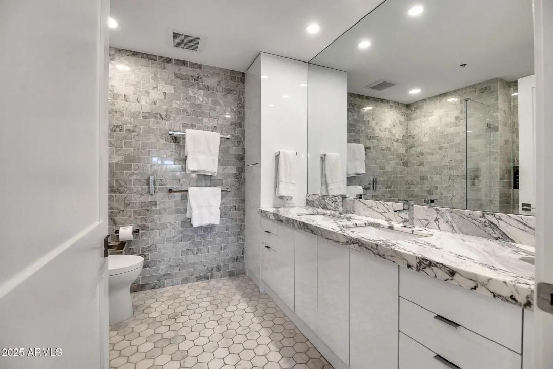 Real Estate Picture 20