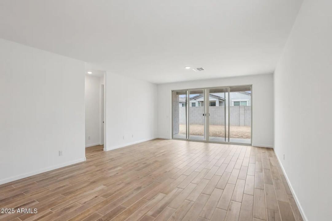 Real Estate Picture 4