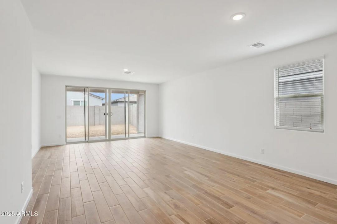 Real Estate Picture 5