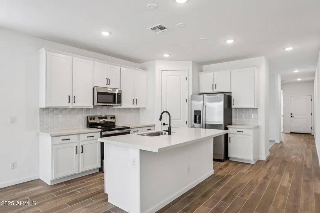 Real Estate Picture 9