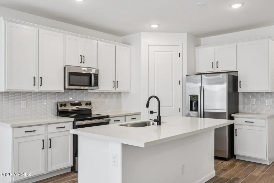 Real Estate Picture 10