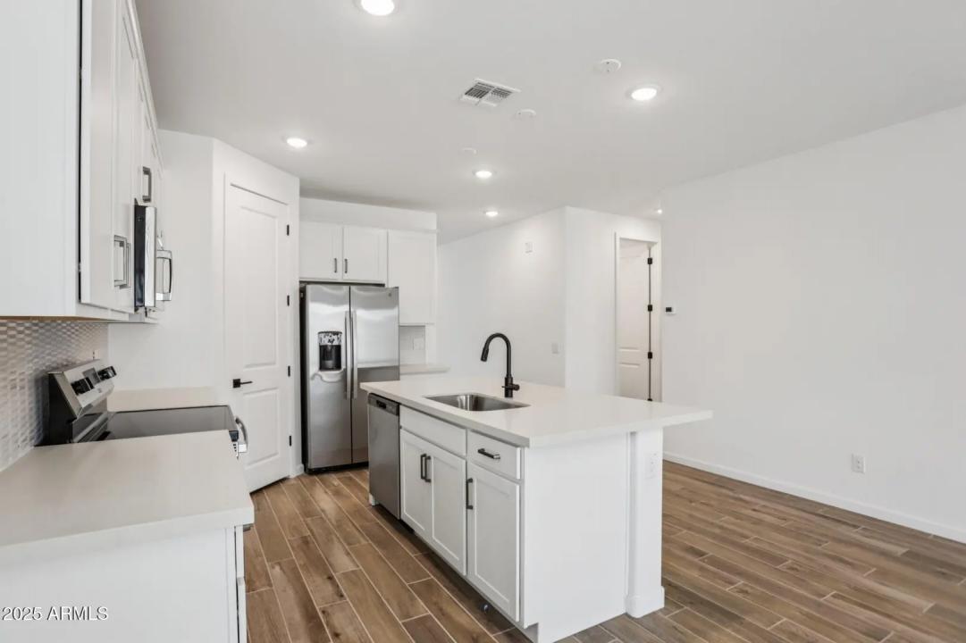 Real Estate Picture 11