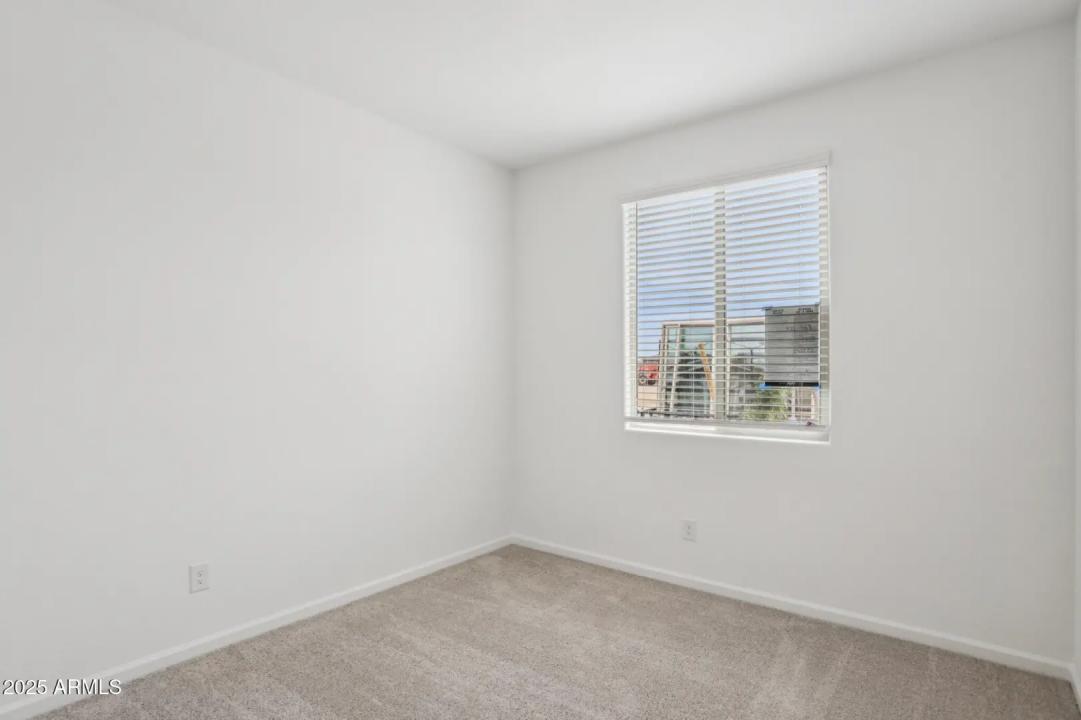 Real Estate Picture 14