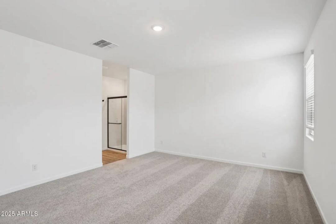 Real Estate Picture 18