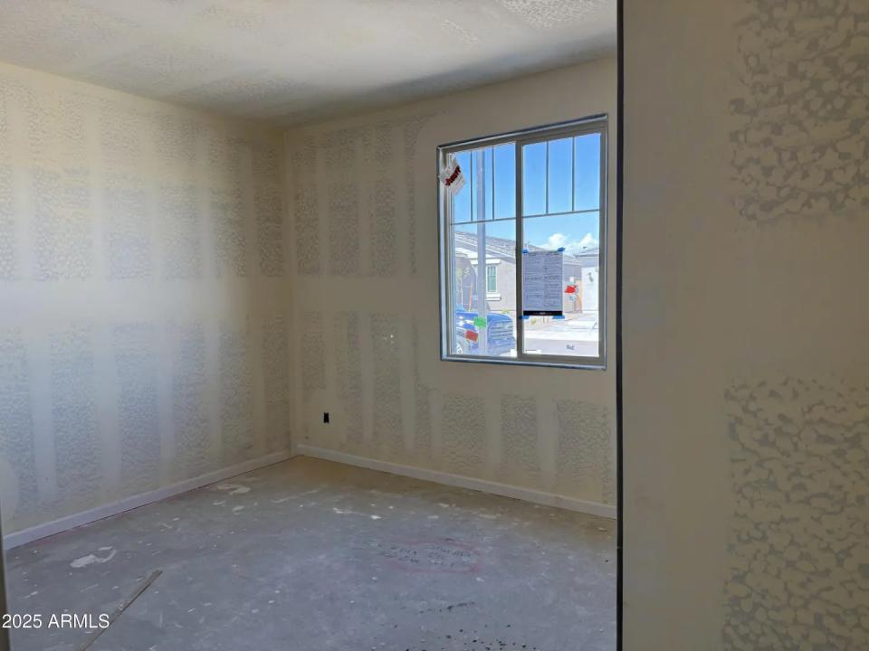 Real Estate Picture 4