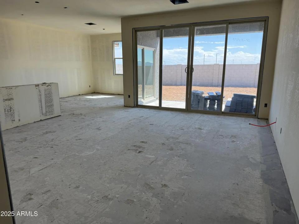 Real Estate Picture 7