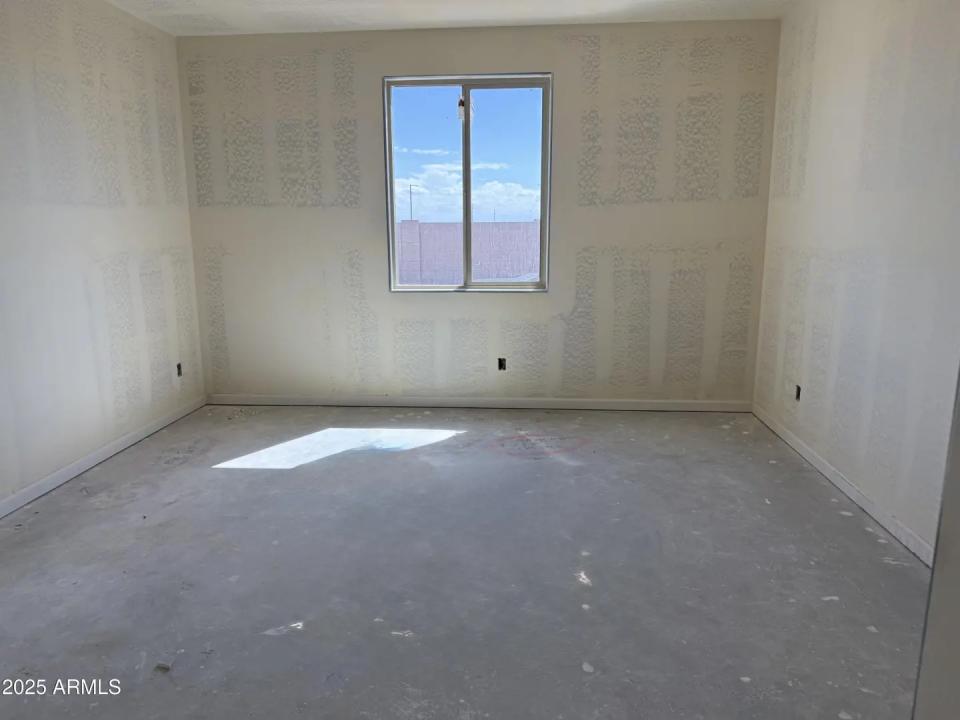 Real Estate Picture 11