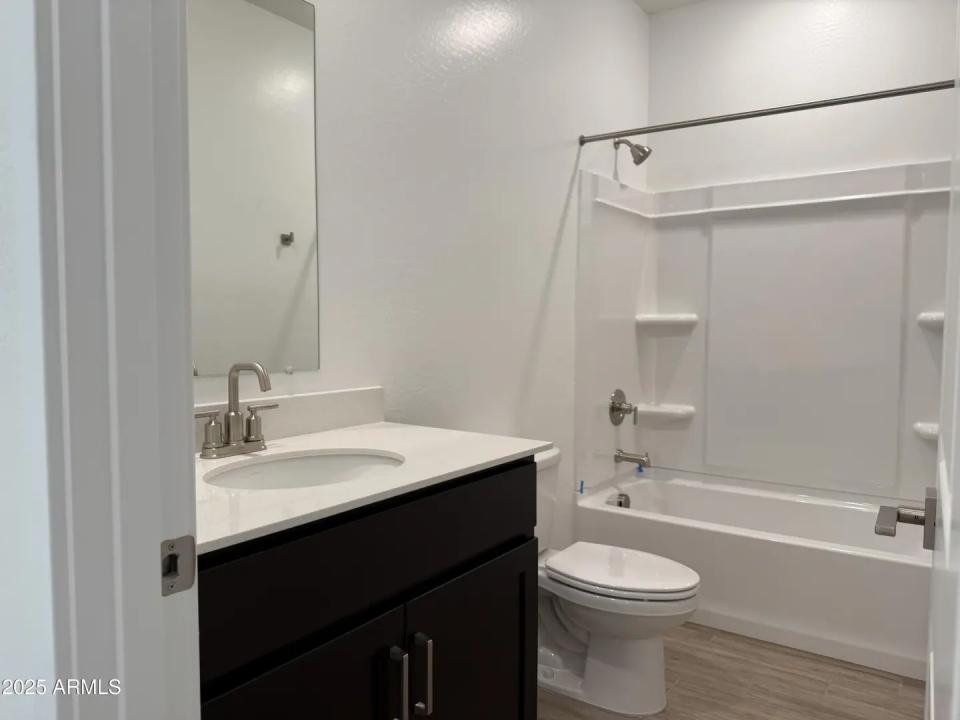 Real Estate Picture 4