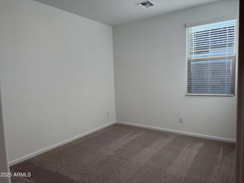 Real Estate Picture 5