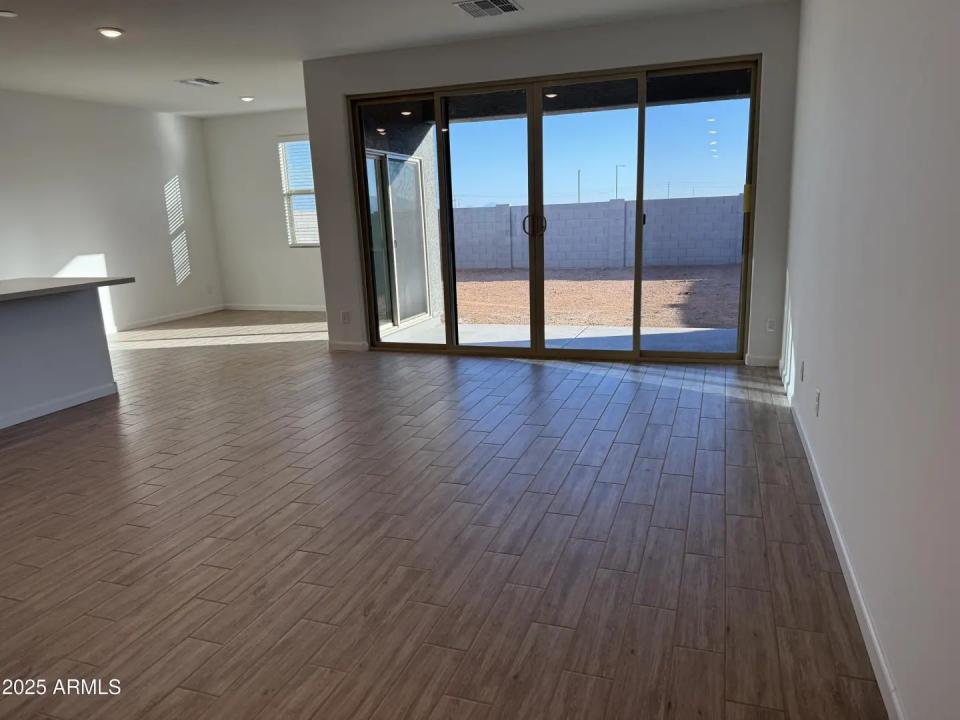 Real Estate Picture 8