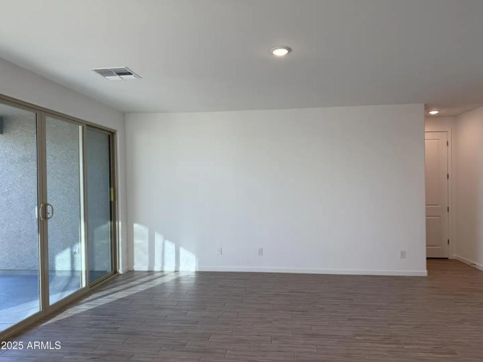 Real Estate Picture 9