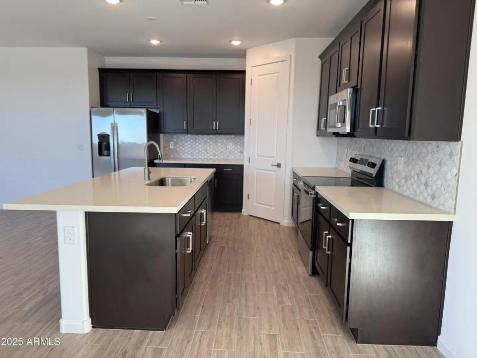 Real Estate Picture 11