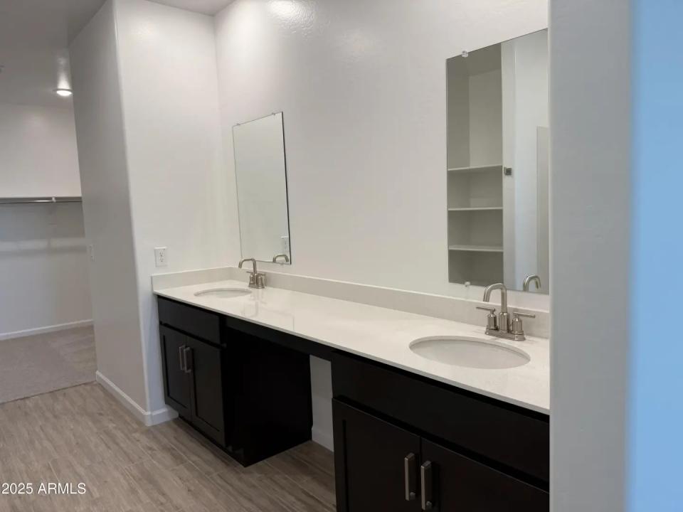 Real Estate Picture 16