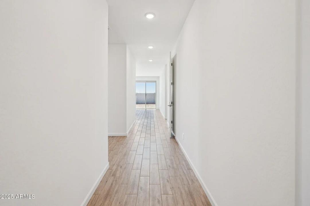 Real Estate Picture 4