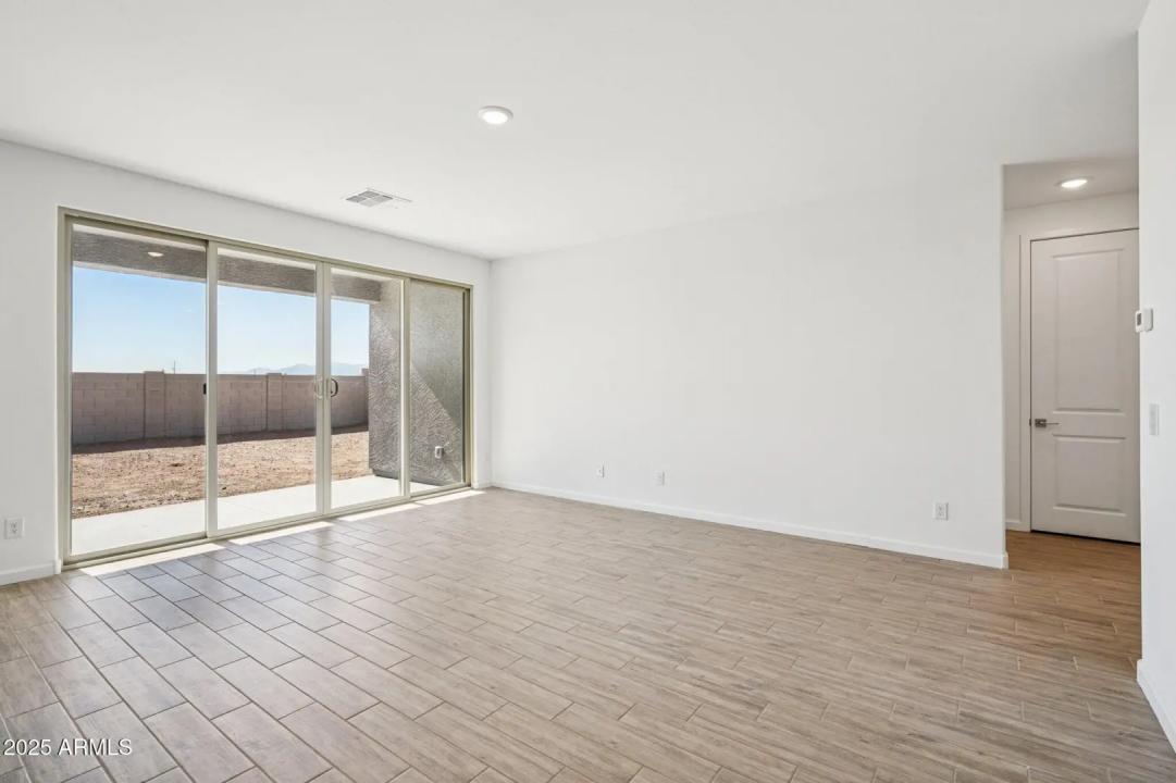 Real Estate Picture 7