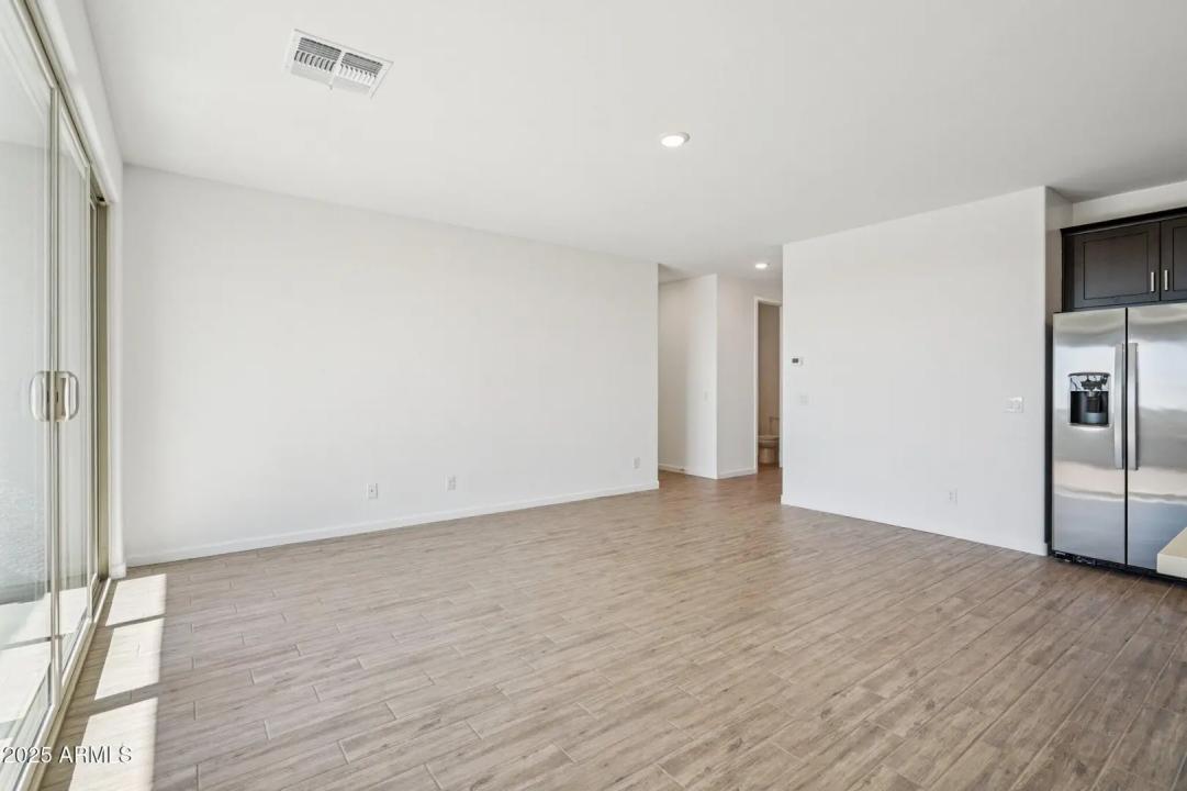 Real Estate Picture 9