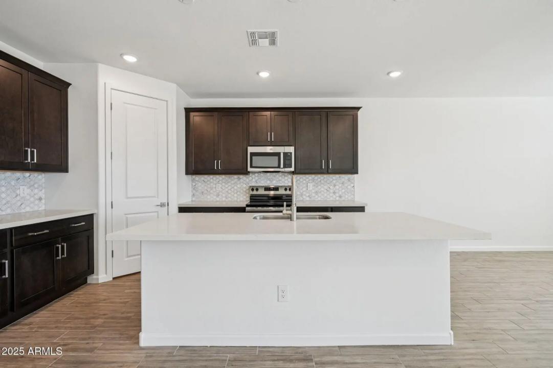 Real Estate Picture 11