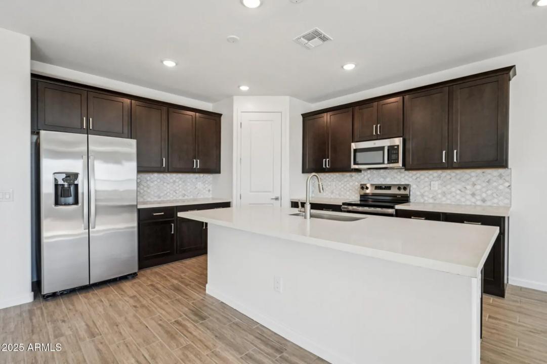 Real Estate Picture 12