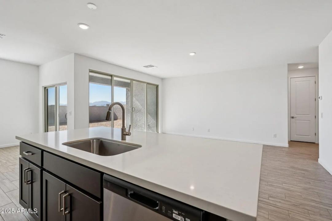 Real Estate Picture 14