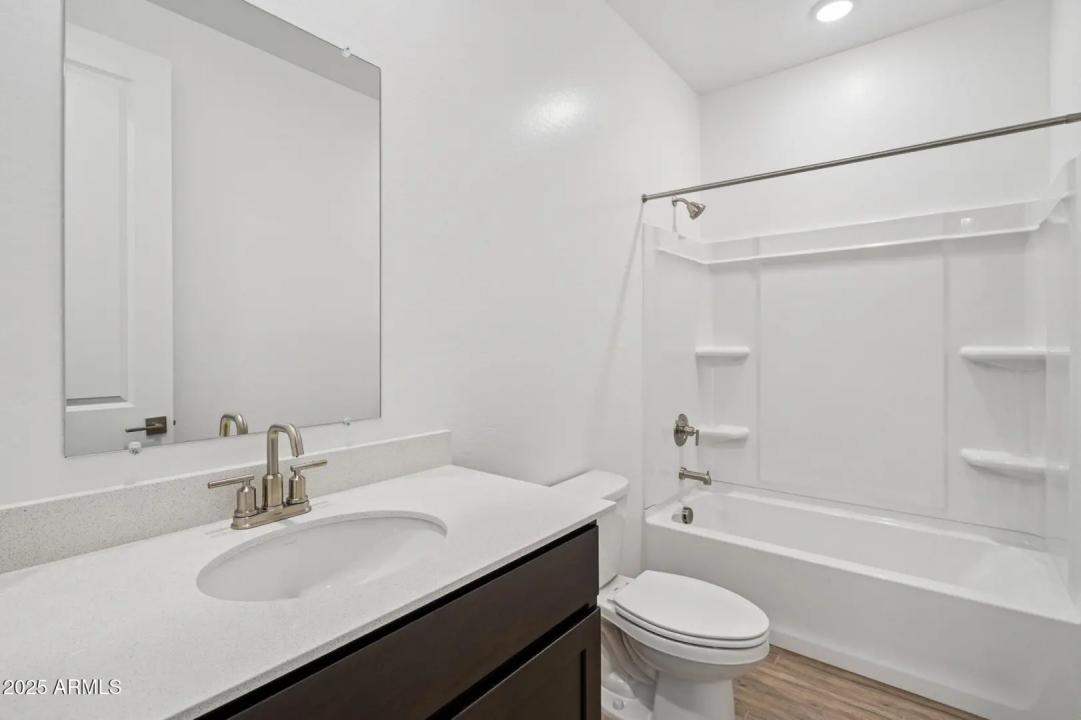 Real Estate Picture 17